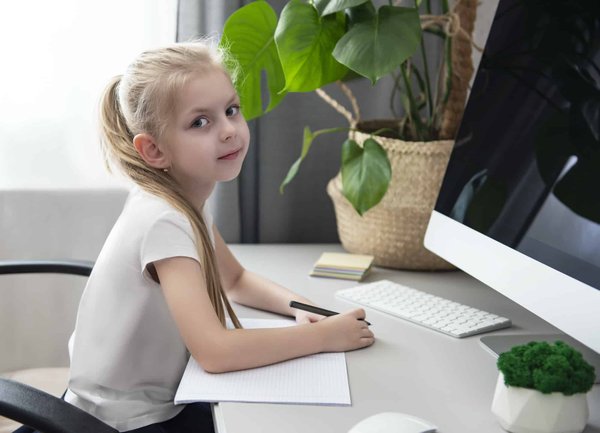 Comment gérer le comportement de fouille chez un chien de race Berger Australien ?